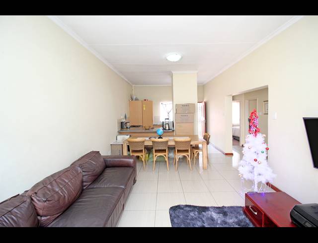 2 BEDROOM APARTMENT FOR SALE IN BUCCLEUCH